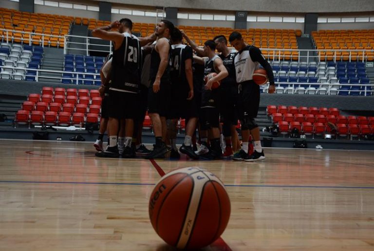 Panteras entrena en el Poliforum Universitario