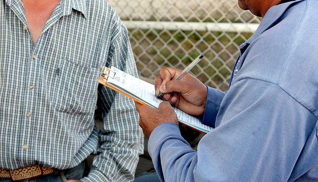 Alerta sobre falsos verificadores que extorsionan a establecimientos