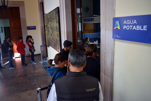 Alcaldesa abandona su pretensión de municipalizar el servicio de agua en la capital