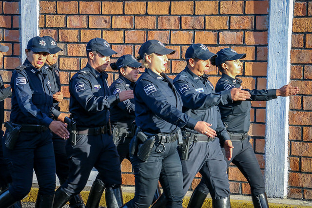 Entregan bonos a elementos de Policía y Protección Civil