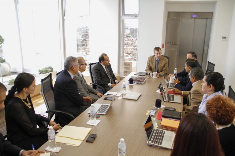 UAA y UG intercambian experiencias para incrementar eficiencia terminal por corte generacional