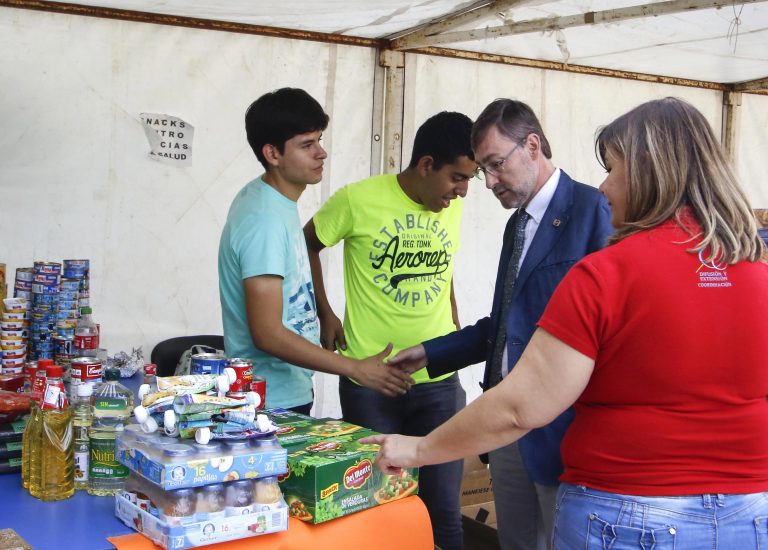 UAA coloca centro de acopio en la explanada del edificio Académico-Administrativo