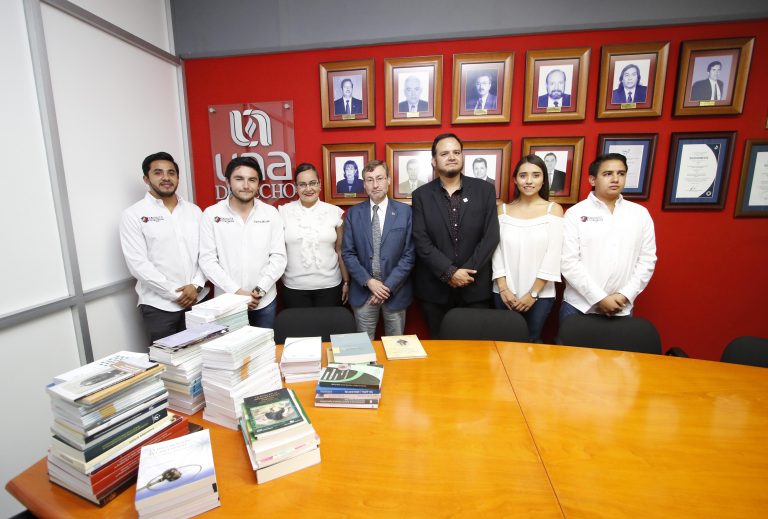 Inicia acervo bibliográfico para estudiantes de Derecho de la UAA