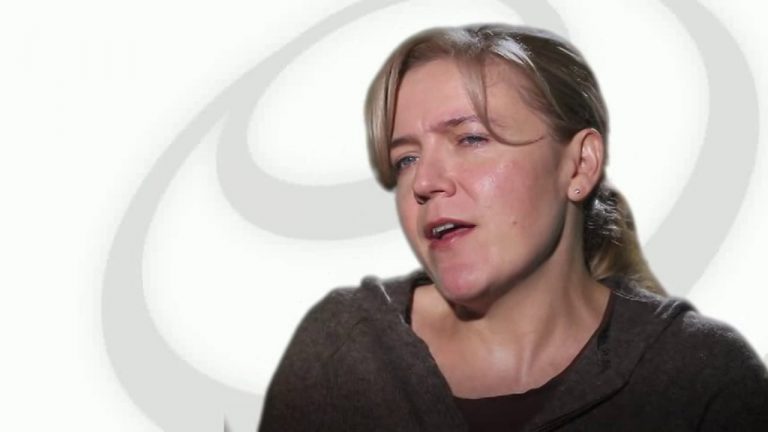 La escritora Mónica Brozón impartió una conferencia a profesores de educación básica