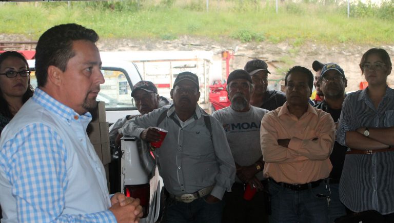 Entregan material para el parque de maquinaria y laboratorio de la Sicom