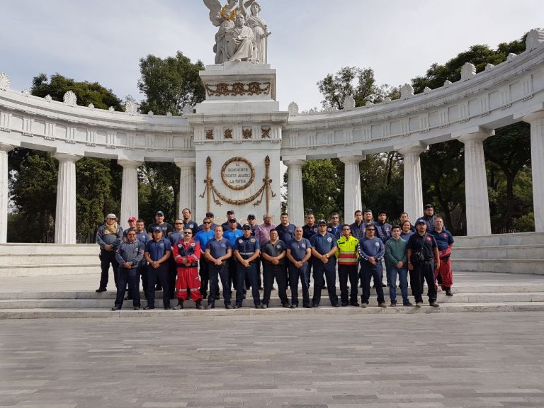 Ciudadanos aguascalentenses apoyan en la Ciudad de México
