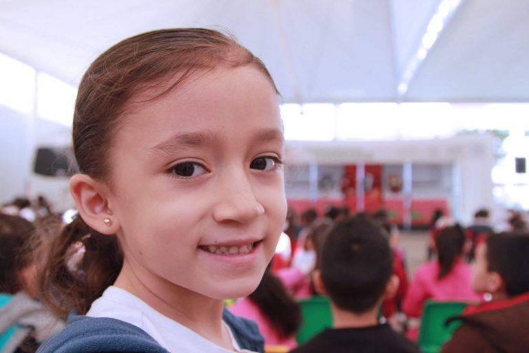 Difunden los derechos de los niños y adolescentes a través de empaques de alimentos