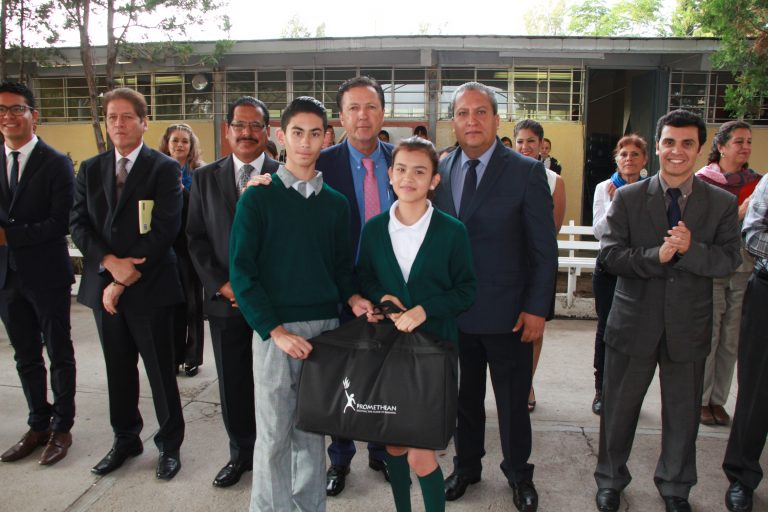 Docentes toman capacitación en uso de dispositivos tecnológicos