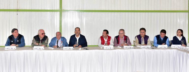 Se reúne gobernador con empresarios del estado