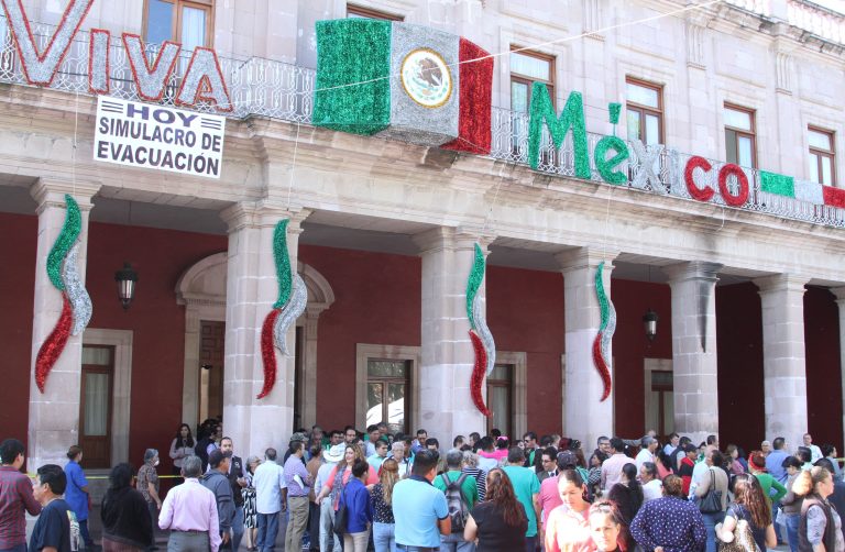 Se evacuaron a 378 personas de Palacio Municipal