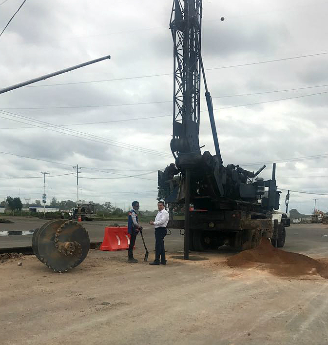 Continúa trabajos en el distribuidor vial