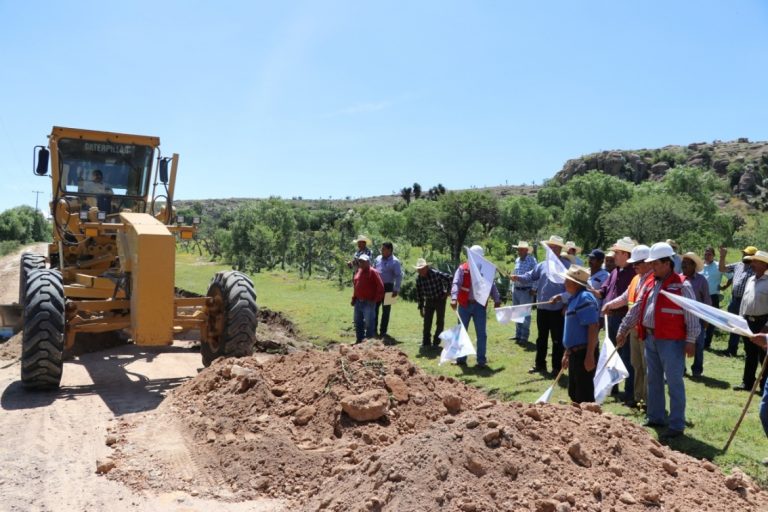 Inicia programa de Caminos Saca Cosecha en Rincón de Romos