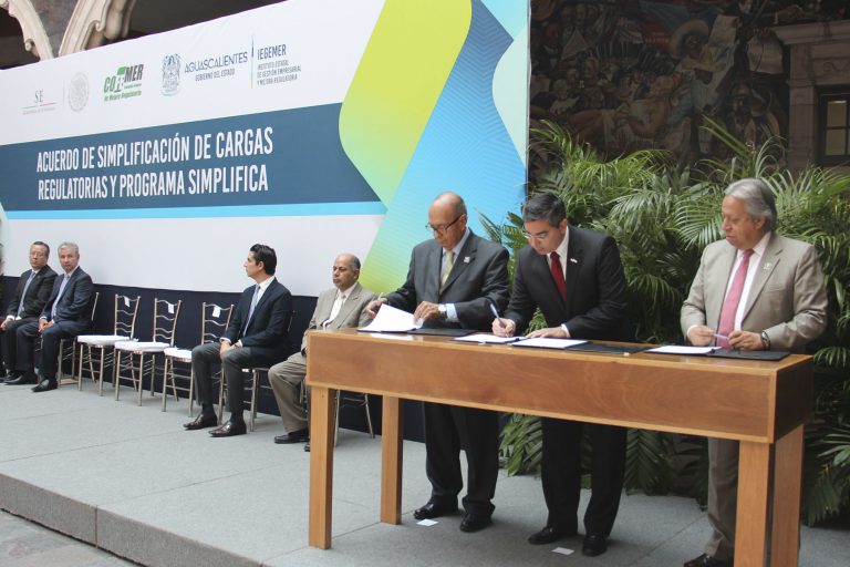 Firman acuerdo de Simplificación de trámites y cargas regulatorias