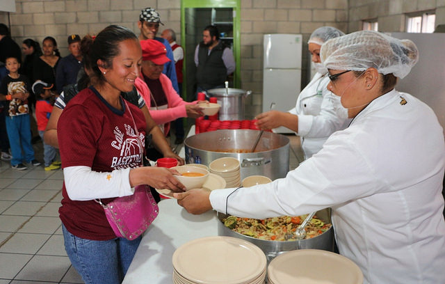 Reconocen labor de 600 cocineros voluntarios