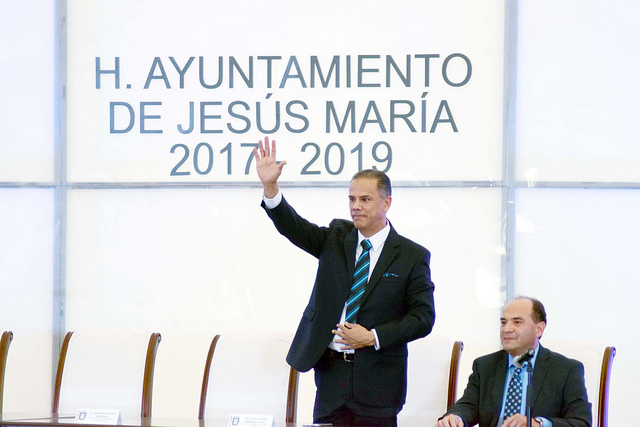 Exigen extrabajadores de Jesús María juicio político contra Arámbula López