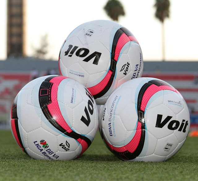 Entregan material deportivo a alumnos de escuela primaria