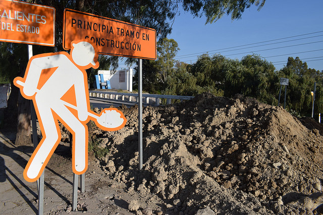 Supervisan colocación de pavimento en Siglo XXI Sur y bulevar Adolfo Ruiz Cortines