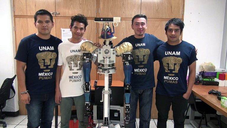 Universitarios crean robot que recibe y ejecuta órdenes