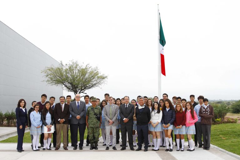 UAA conmemora descubrimiento de América durante Honores a la Bandera