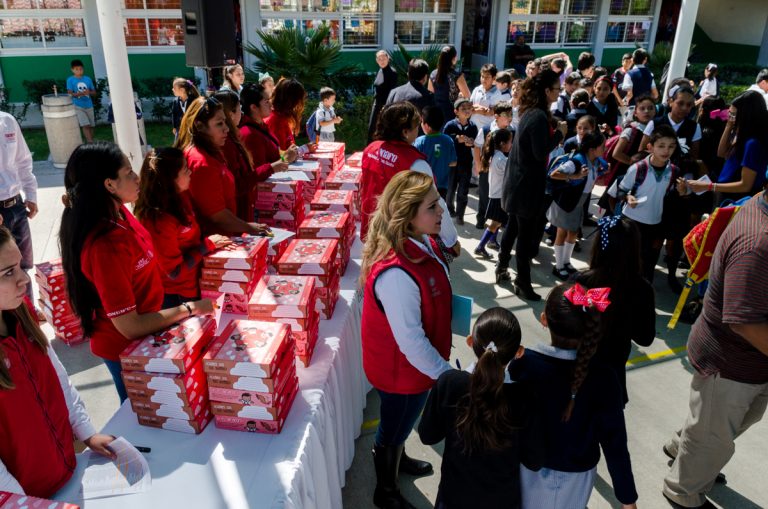Entregan 25 mil paquetes de útiles escolares al área compensada de Aguascalientes