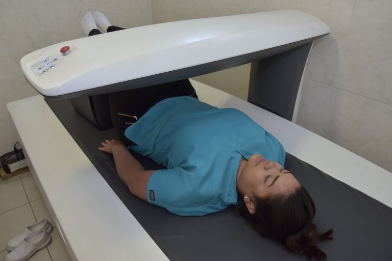 Ofrecen 50% de descuento en 100 densitometrías óseas