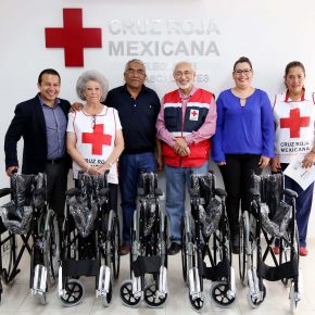 Entrega de Sillas de Ruedas DIF MPL a CRUZ ROJA .