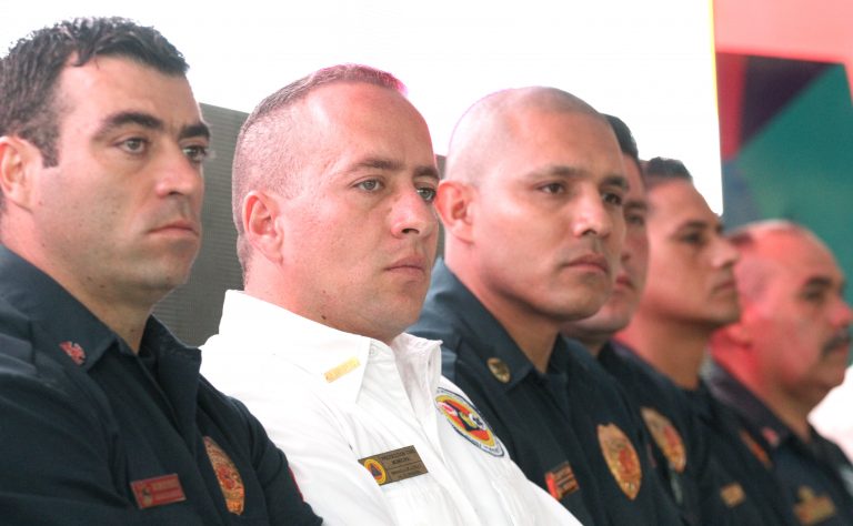 Condecoran a ciudadanos que apoyaron en sismo del 19 de septiembre