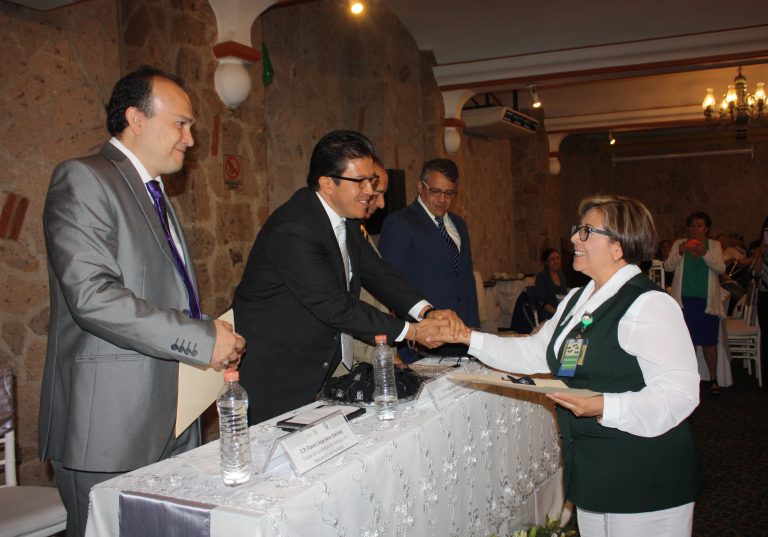 Celebra Imss años de servicio de sus trabajadores