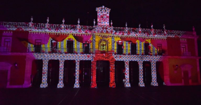 Mapping, en la fachada del Palacio Municipal