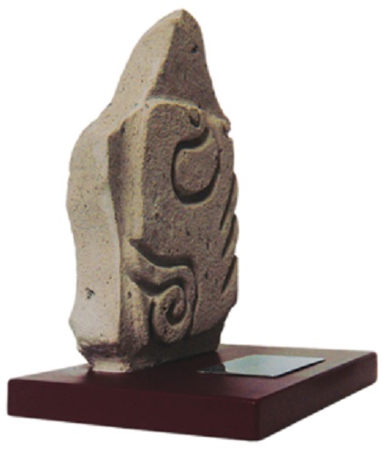 Otorgan el Premio Crónica a los investigadores Antonio Lazcano, Gerardo Herrera y Eduardo Matos Moctezuma