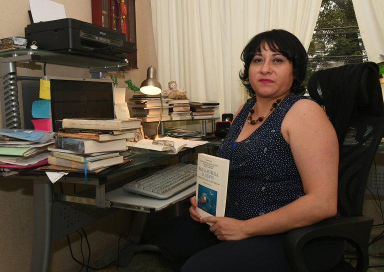 Editan primera antología de mujeres poetas latinoamericanas y españolas
