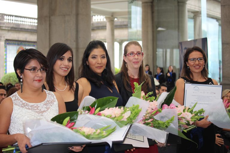 Entregan Becas para las Mujeres en la Ciencia 2017