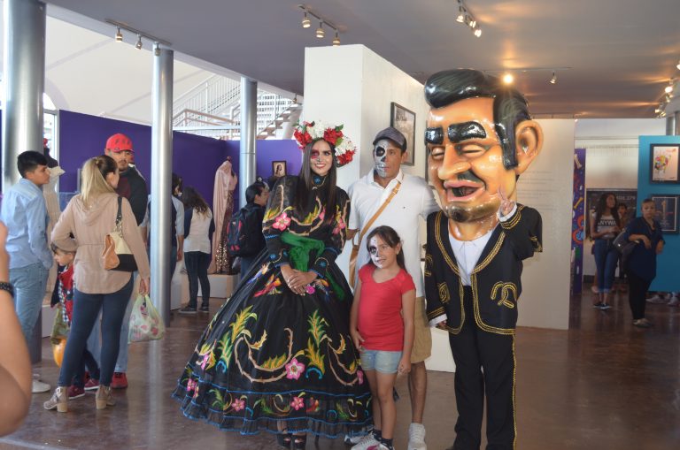 Montan stand de la Feria de San Marcos en el Festival de las Calaveras
