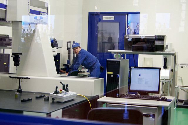 Prefiere industria asiática contratar a técnicos