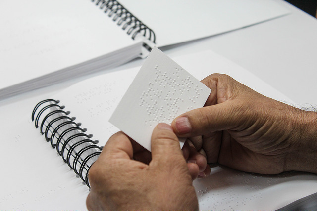 Diseñan tecnología para comunicar la ciencia a personas con discapacidad visual