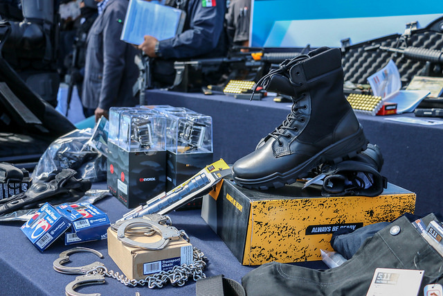 Elementos de seguridad pública reciben vestuario, armamento y municiones