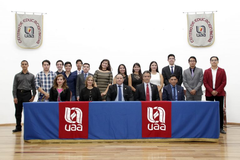 Recién egresados del Bachillerato Internacional de la UAA reciben diplomas y certificaciones
