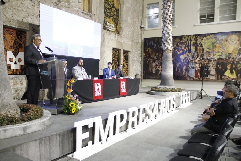 Egresados de incubadoras de la UAA emprenden negocios