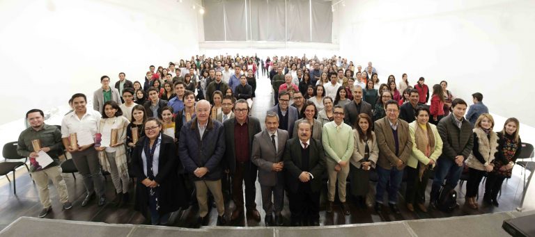 109 alumnos de la UAA reciben reconocimiento a mejores promedios