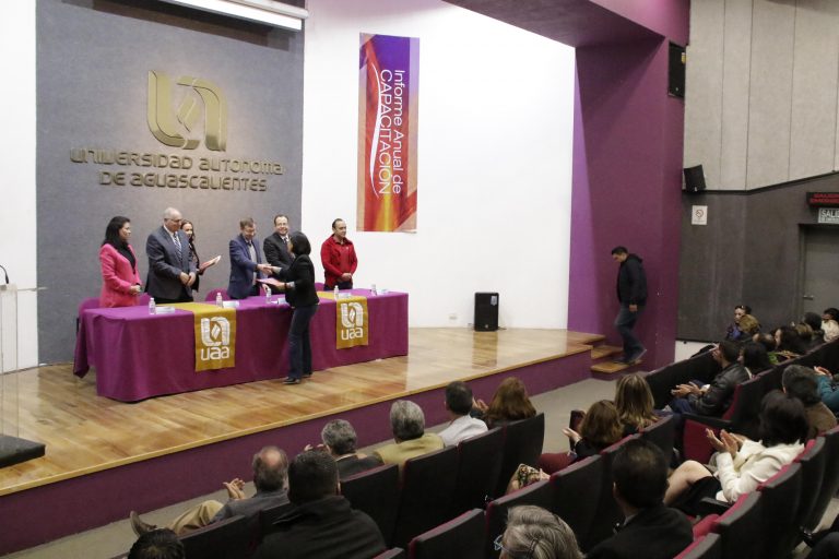 Personal administrativo de la UAA recibió capacitaciones para mejorar sus labores