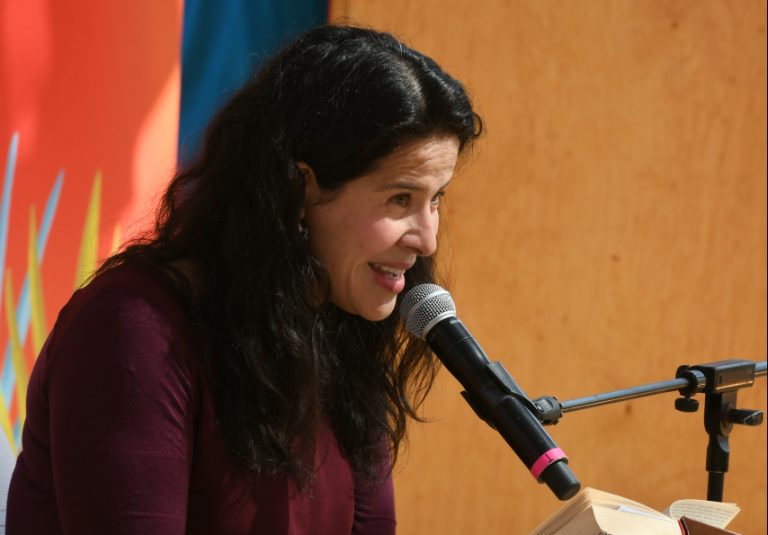 La actriz Arcelia Ramírez anima al fomento a la lectura en la FILIJ