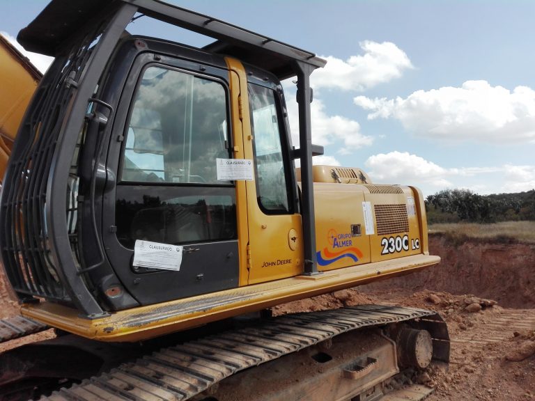 Clausuran banco de materiales por falta de permisos