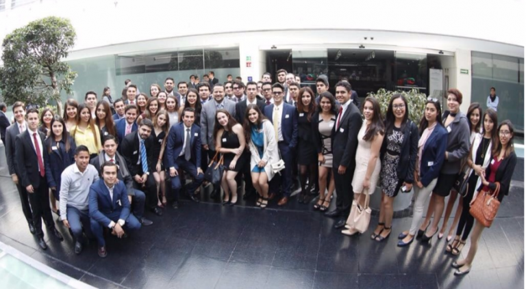 Alumnos de la UAA visitan el Senado