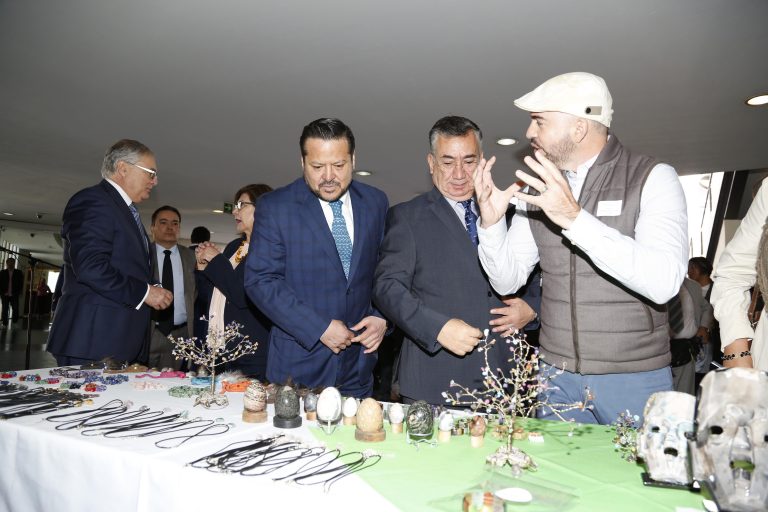 Exhiben en el Senado artesanías y gastronomía de Calvillo