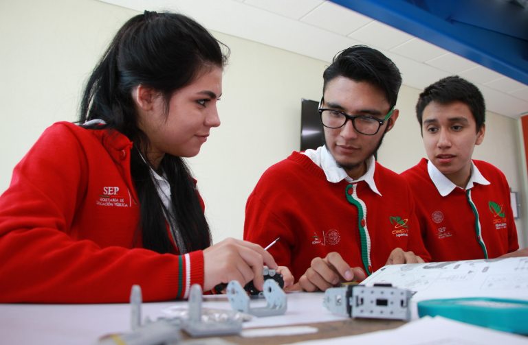 Promueven becas entre alumnos de educación media superior