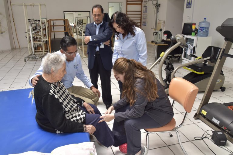 Inauguran consultorio de geriatría en el Centro de Atención Integral del Adulto Mayor