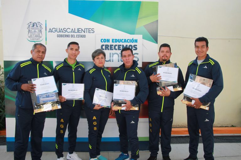 Maestros de Aguascalientes obtienen primer lugar en concurso Profesor Distinguido