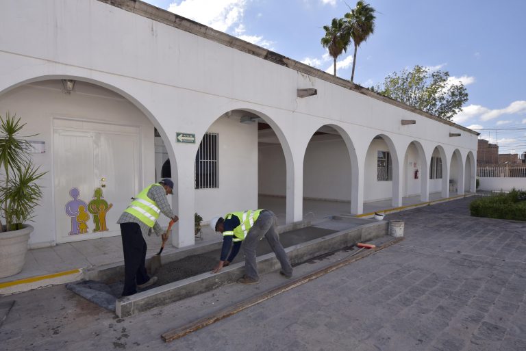 Construyen rampas para accesibilidad a edificio del DIF