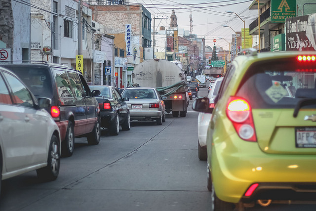 Acusan opacidad en contratación de proveedor de placas