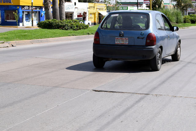 Entregan obras de concreto hidráulico en la calle Alfredo Lewis